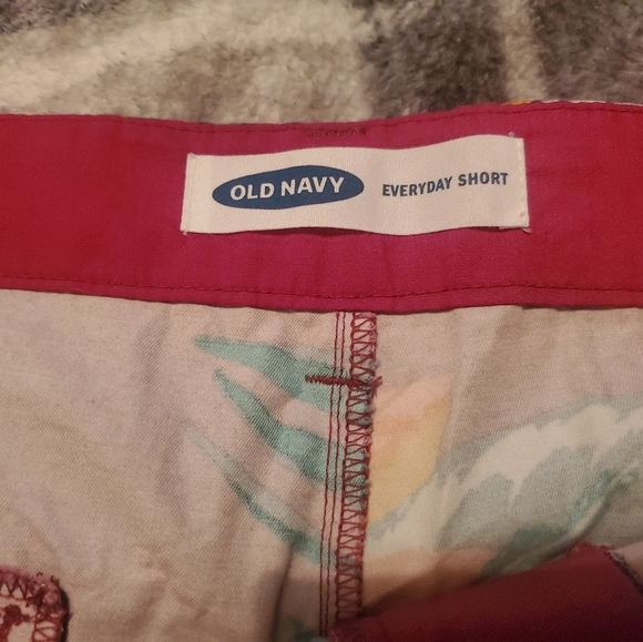 Old Navy Everyday Shorts - Picture 4 of 4